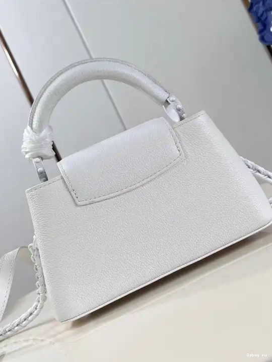 MINI-22*12*8CM VUITTON LOUIS CAPUCINES 0526